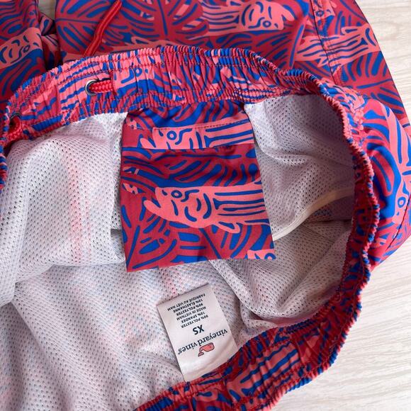 VINEYARD VINES 7" Printed Chappy Swim Trunks in Pinks and Blue Men's XS - Picture 12 of 13